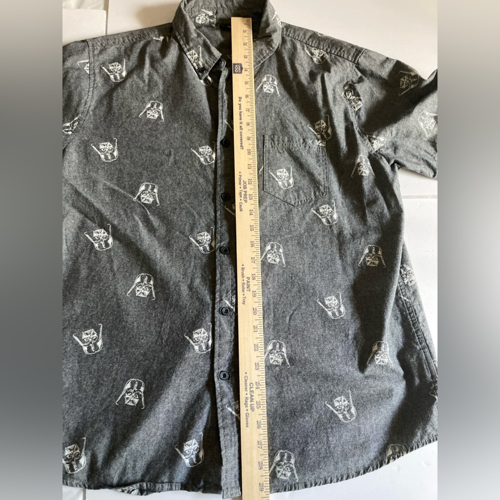 Men's Gray Graphic Button-Up Shirt - Picture 9 of 9